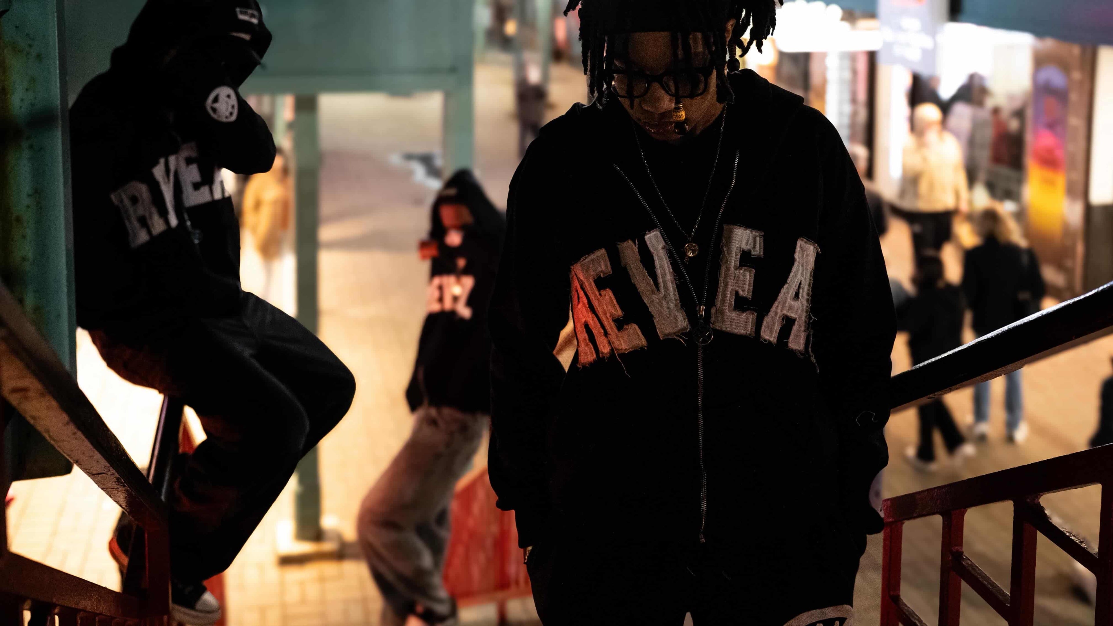 REVEAL ZIP UP HOODIE